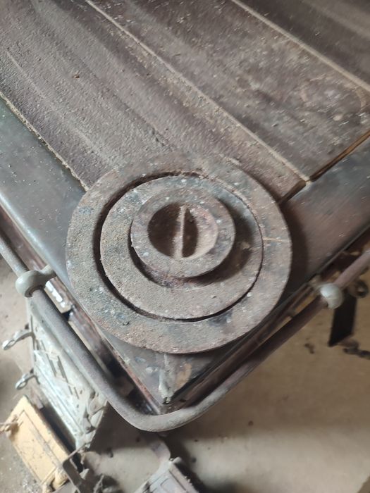 Двері до грубки.