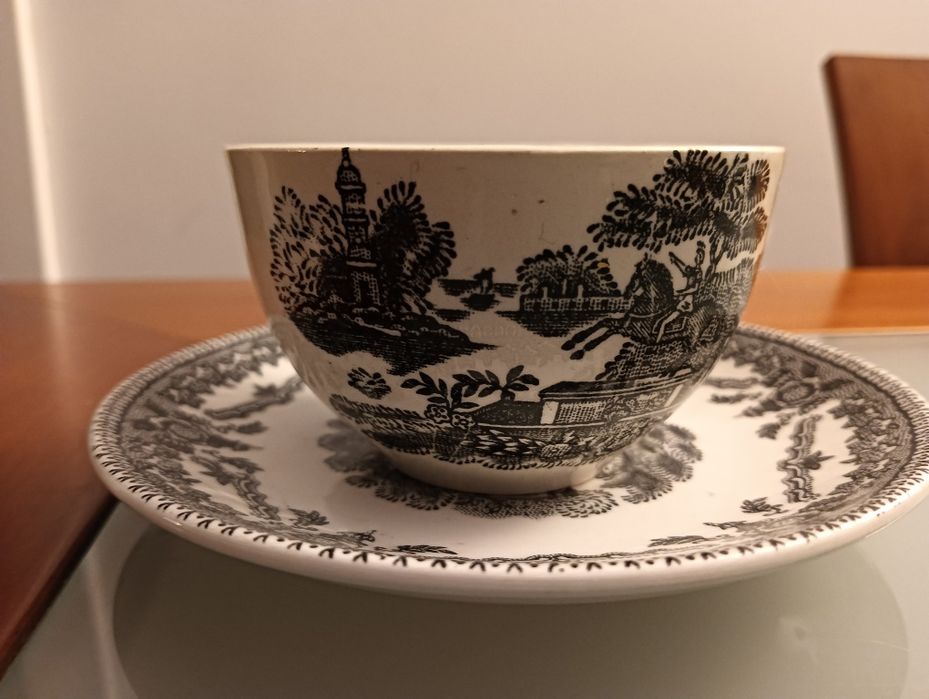 Porcelana Muito Antiga e Rara- Chávena e pires Estátua	GILMAN & C.ta*