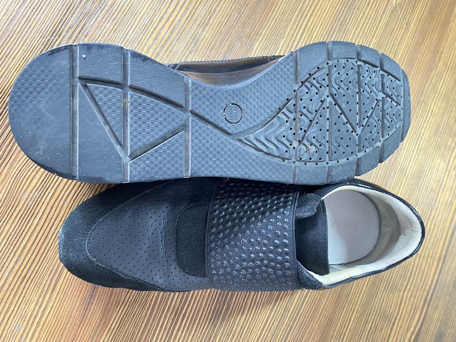 Продам кросівки Geox