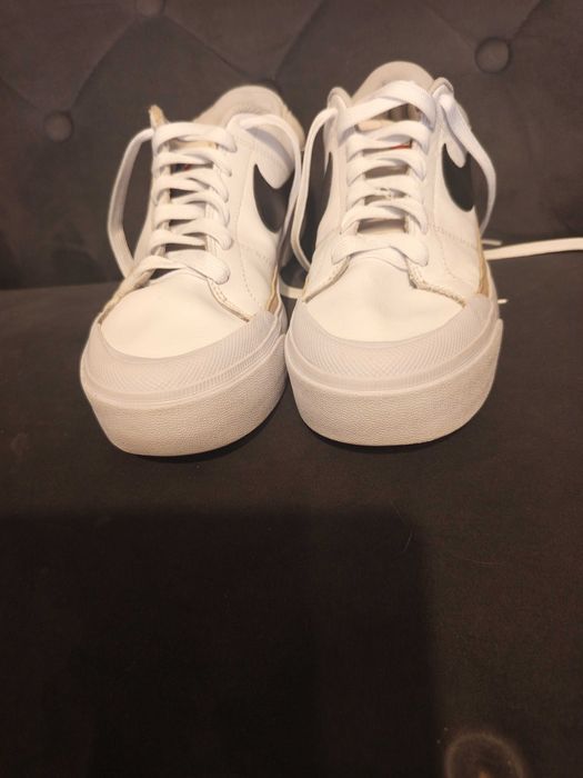 Białe damskie Nike piękne i mocne, rozmiar 41.