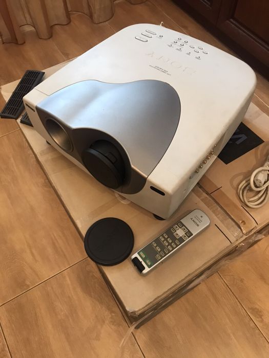 Кінопроектор Sony LCD VPL-VW11HT