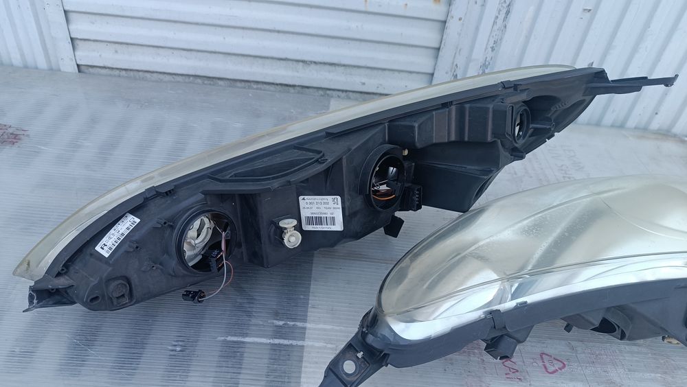 Vendo faróis de Peugeot 407 ano 2005/10 xenon
