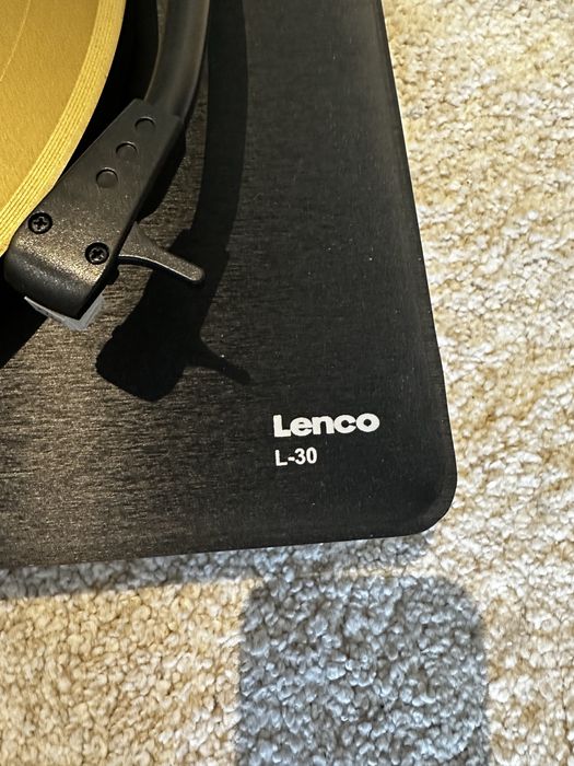 Gira-discos Lenco L-30 preto