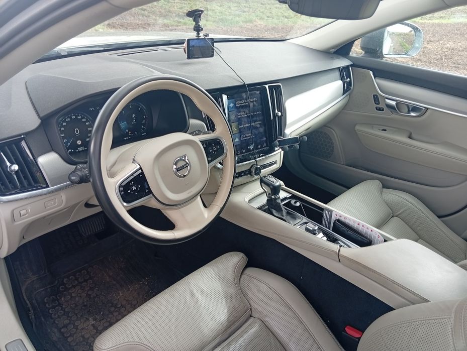 Volvo v90 AWD 4x4 cross country D5