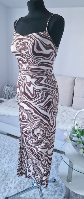 Długa sukienka na ramiączkach "Bershka ".