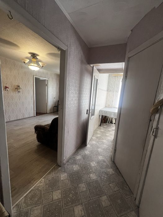 Продам 3 х кімн квартиру   ( СЕРТИФІКАТ ) , ЦЕНТР,вул. Небесної Сотні ( 2 поверх)