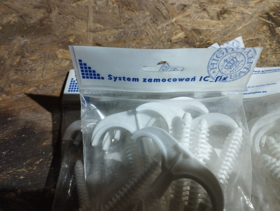 Haki podłogowe podwójne 8 paczek