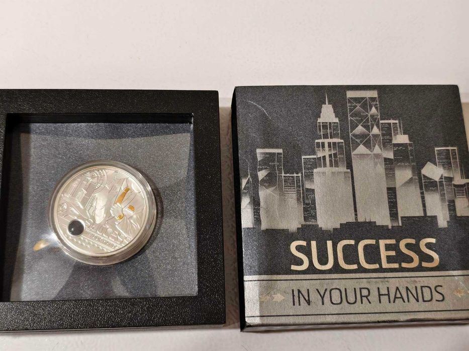 Ексклюзивна колекційна срібна монета «Success in Your Hands» («Успіх у твоїх руках») 2021 року випуску.