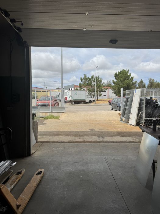 Espetacular Armanzem 534 m2 arrendamento