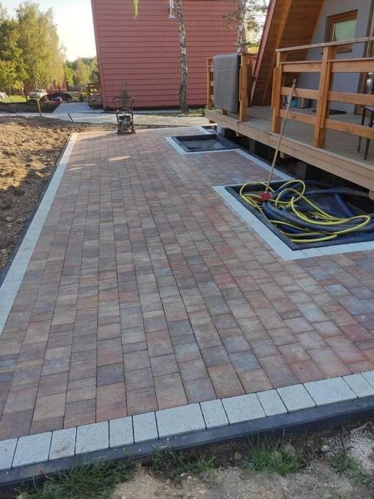 Укладка тротуарной плитки. Укладання тротуарної плитки. Доступные цены
