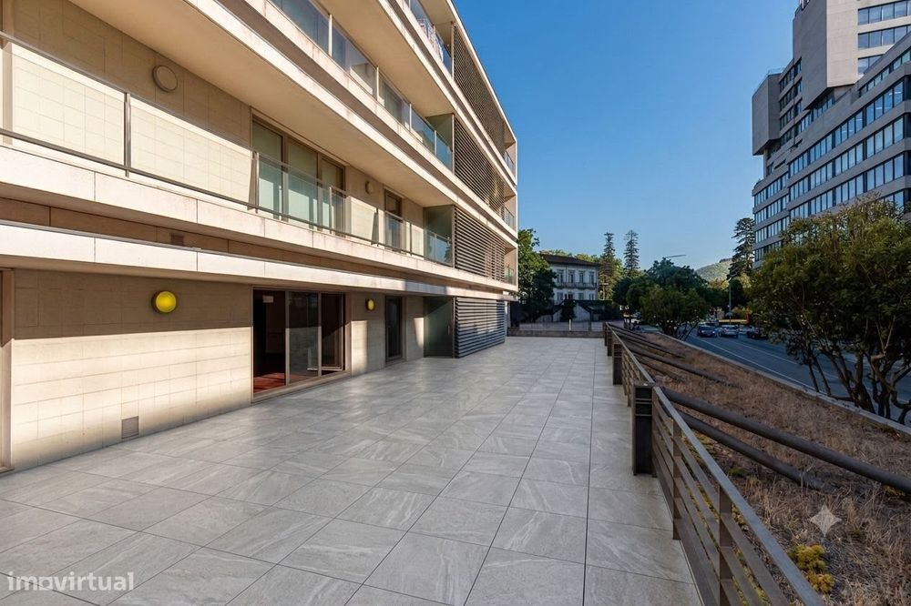 T5 Apartment with 4 Bathrooms and Garage