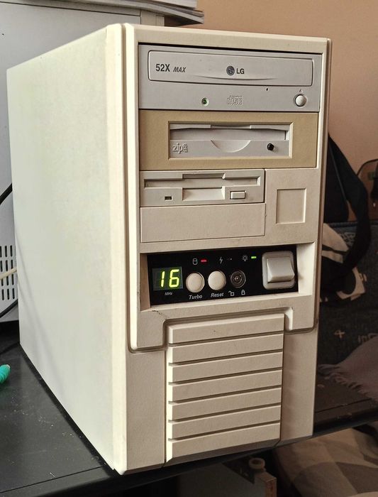 RETRO PC Pentium Ii 400MHz 256MB RAM, ATI 3D RAGE PRO, C-Media CMI8330, PCChips M726, Win98, slot 1, obudowa AT, Slot 1SE