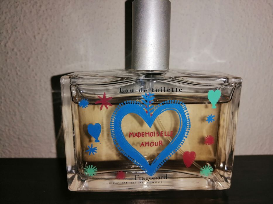 Perfumes frutados e fortes