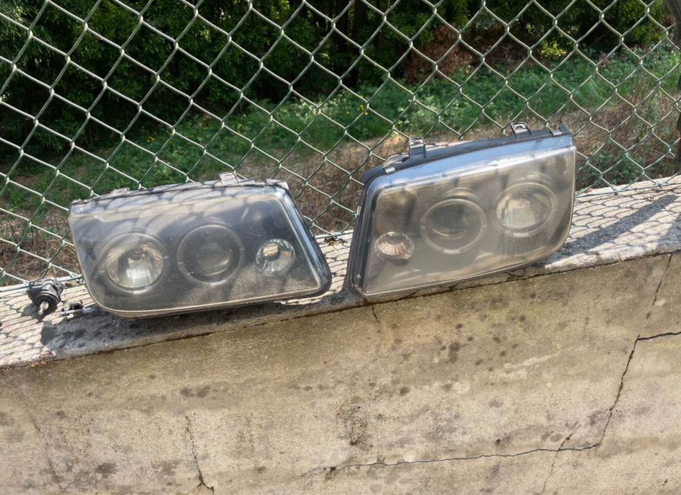 2 pares de Oticas Vw Bora