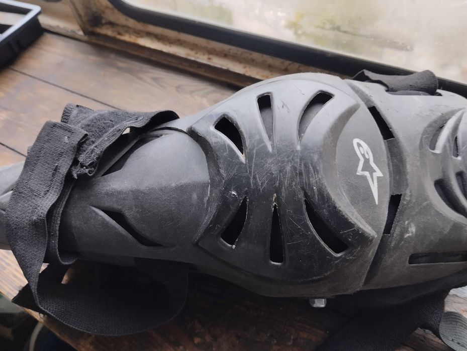 Продам наколенники