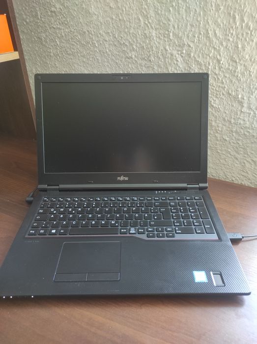 Ноутбук Fujitsu E559 i5-8g DDR4 8gb ssd 128gb