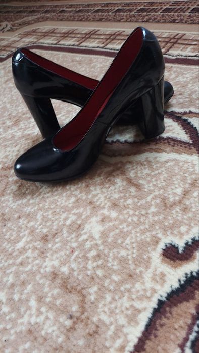 Продам жіночі туфлі