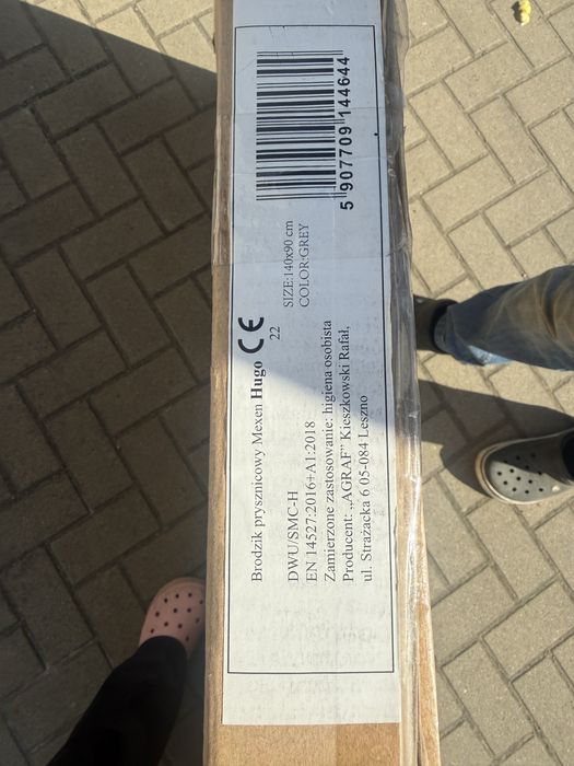 Nowy brodzik szary