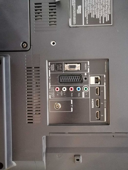 TOSHIBA MODELO 32TL838, a trabalhar, para peças