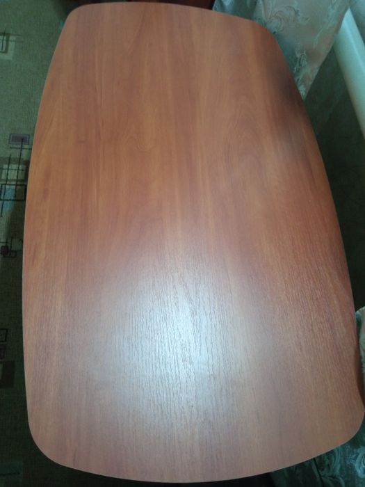 Продам  стіл книжку,, ліжко,стільці,килим.