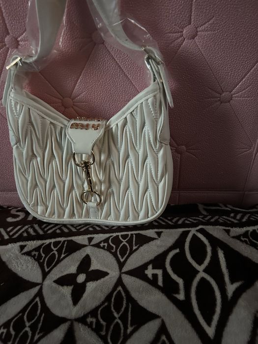 Biała torebka na ramię