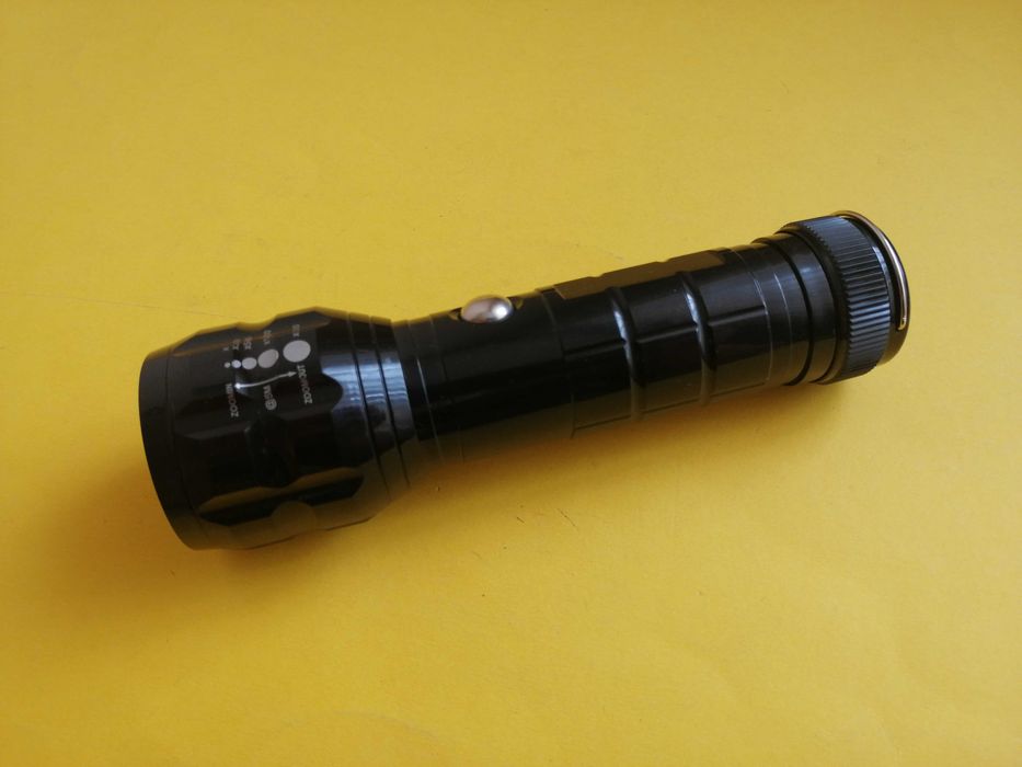 Latarka - led - zoom - kompas