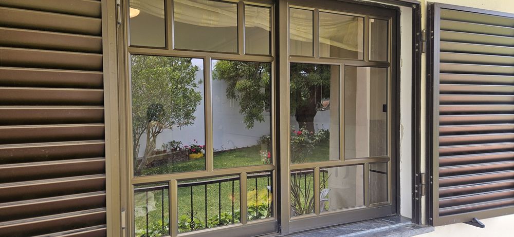 Used Window Frames in Various Sizes64584419273729122