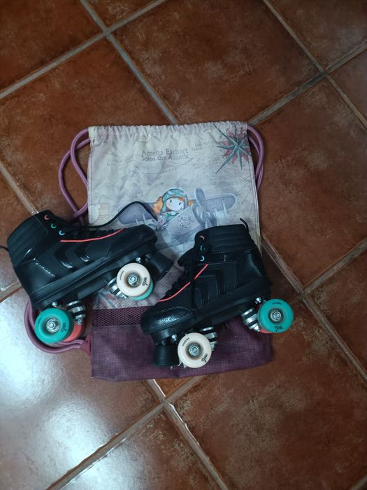 Patins de 4 rodas pretos