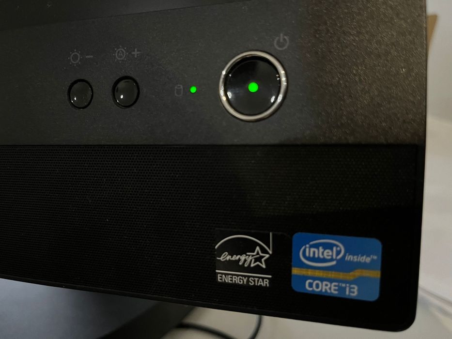 PC desktop AIO Lenovo ecrã 24” integrado