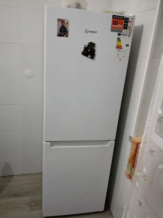 Frigorífico com pouco tempo de uso