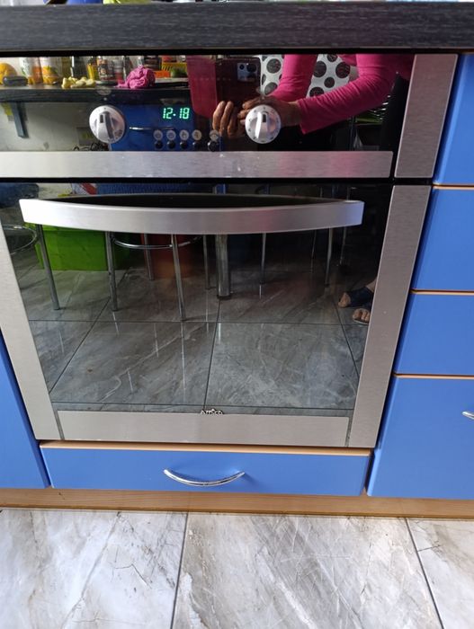 Piekarnik elektryczny Amica z rożnem i termoobiegiem