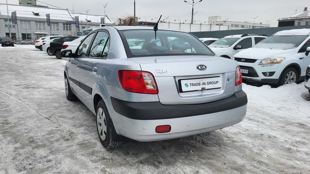 Авто KIA Rio 2006 1.4