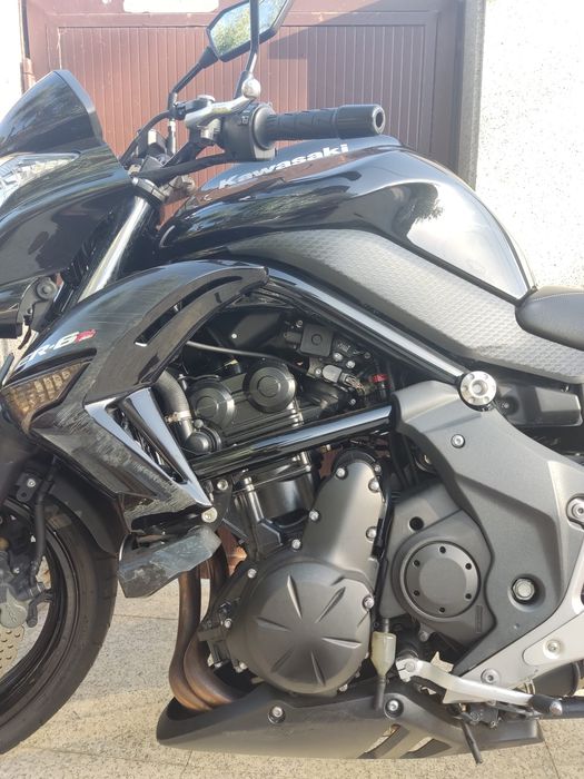 Kawasaki ER-6n 650cc – 2011 – Apenas 8.000 km