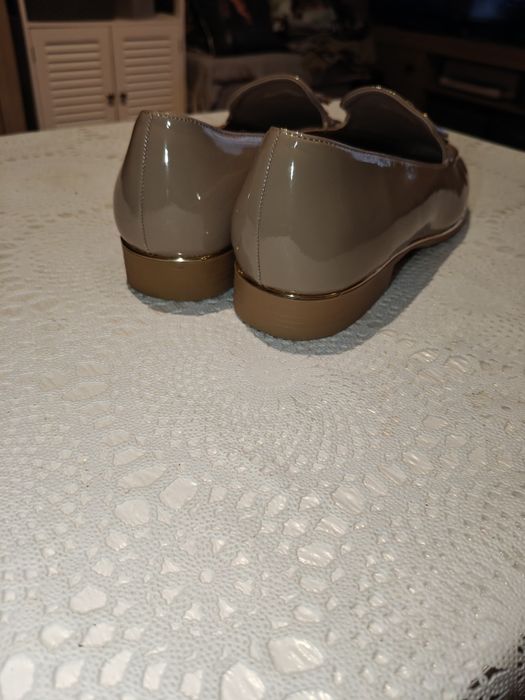 Buty lordsy lakierowane nowe, Clara Barson r. 40