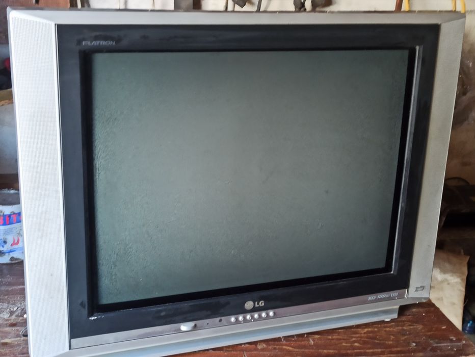 Телевізор LG. Діагональ екрану 25"(63см).