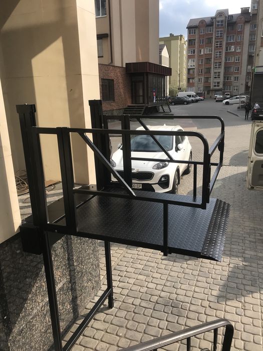 підйомник для осіб з інвалідністю та інших маломобільних груп
