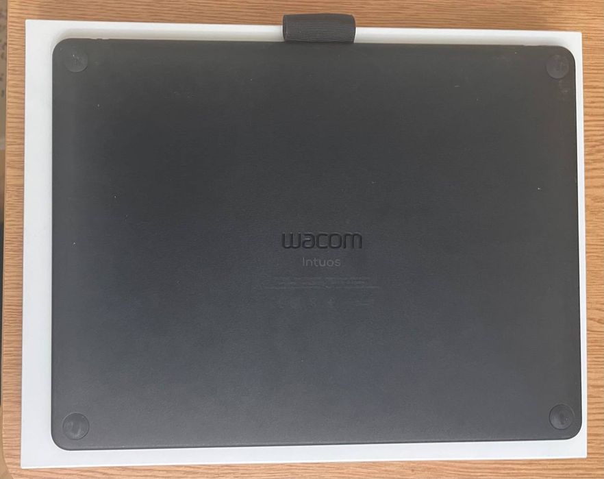 Графічний планшет wacom intuos M