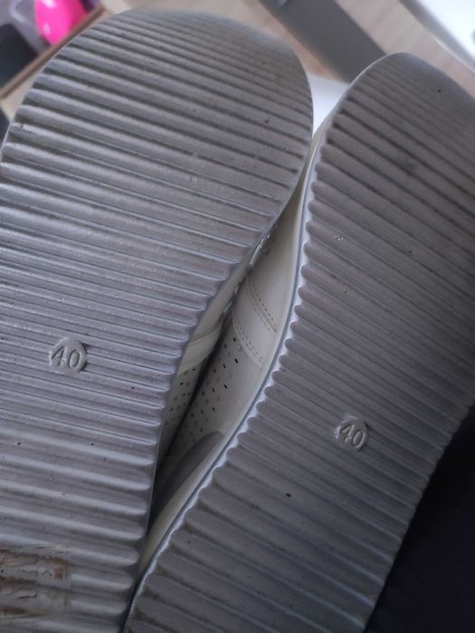 Białe buty sneakersy sportowe 40 na koturnie cekiny