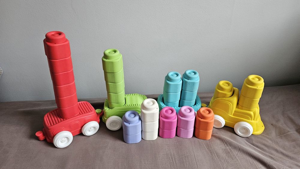 Clementoni - pociąg gumowy i klocki Soft Clemmy - 2 zabawki