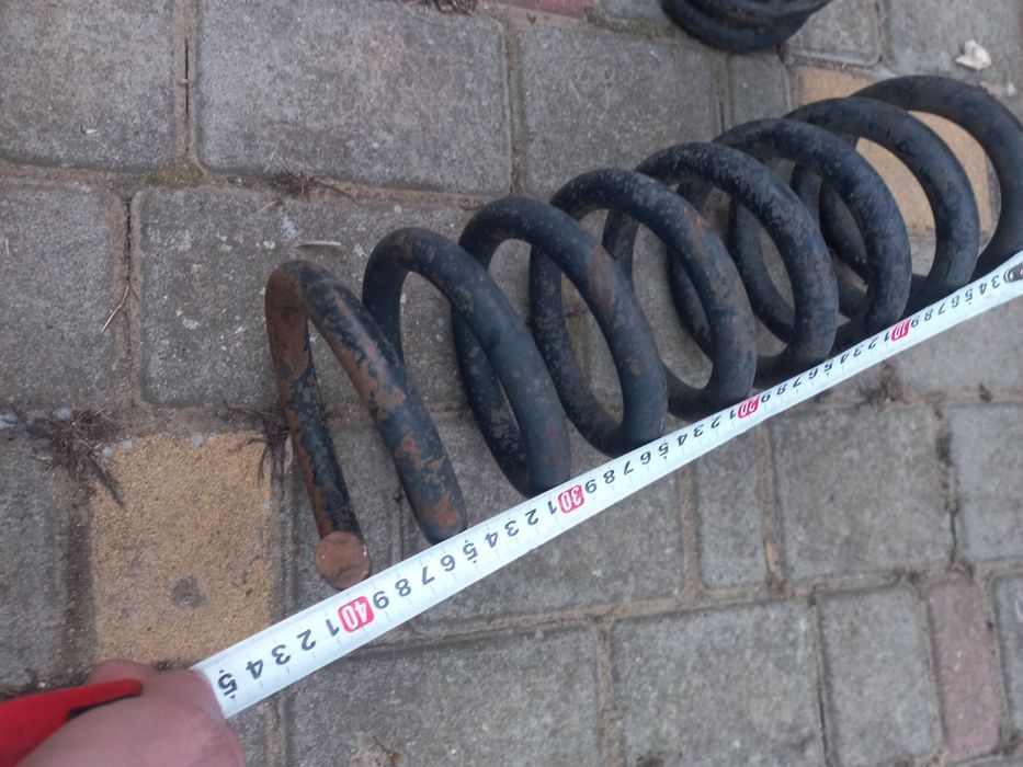 Пружина передняя