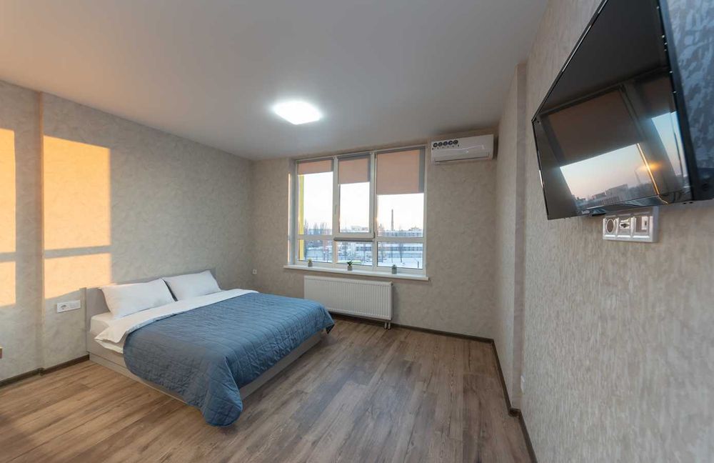 Оренда подобово - затишний смарт із ванною, біля метро. Світло 24/7.