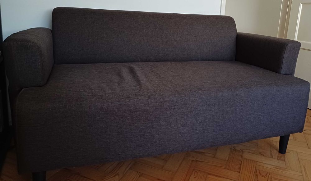 Sofá 2 lugares em castanho