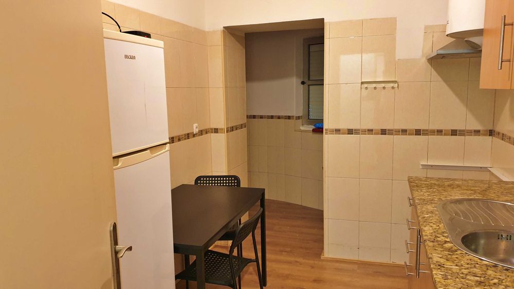 Quarto não fumadores tudo incluído 5mnt do comboio de Santa Iria de Azóia e a 10mnt de Lisboa