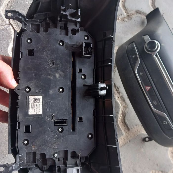 Painel frontal radio peugeot 308 96777660ZD