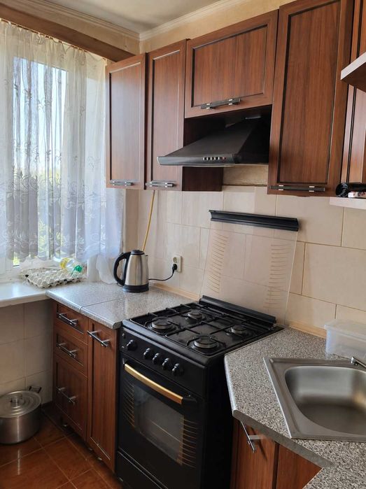Продам квартиру двокімнатну р-н 6 школи