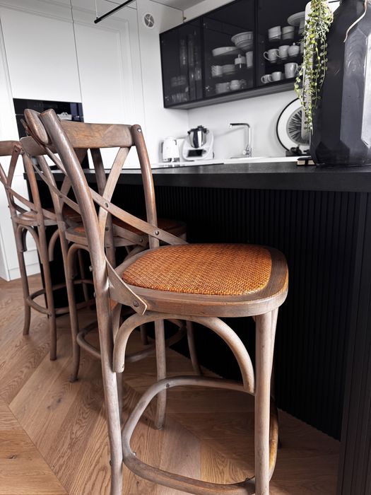 Hoker , drewniane krzesło barowe , krzyżak