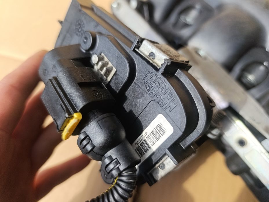 Впускний колектор заслонка 2.0 A20DTH Opel Insignia
