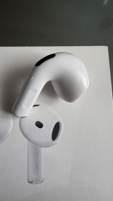 Правий навушник Apple AirPods 4 (Оригінал)