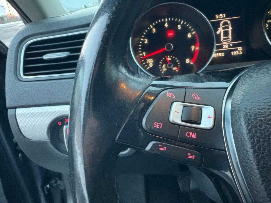 Volkswagen Jetta Sport      2016