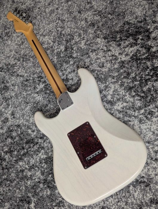 Fender American Deluxe Stratocaster White Blonde + Кейс